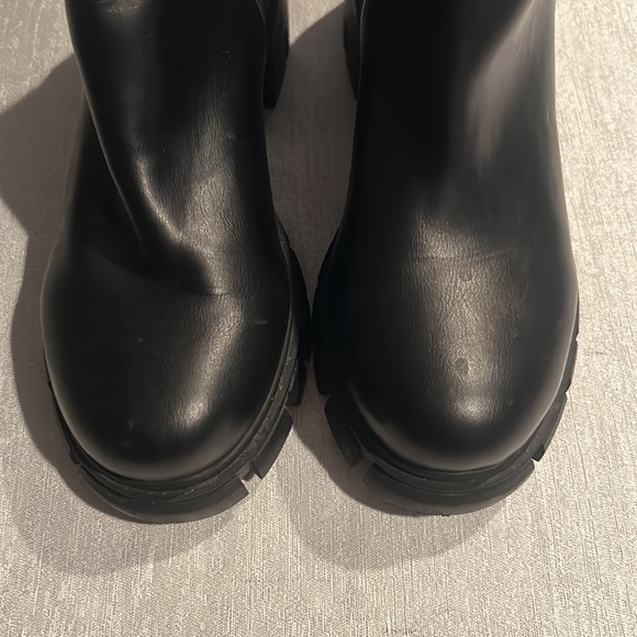 Guess Women’s Leather Ankle Moto Combat Boot w/ Chunky Heel Size 7 Like new - Picture 8 of 15